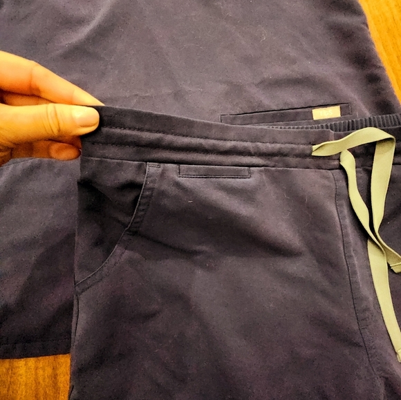 Figs Scrub Set Women's Navy L Casma 3-Pocket Top & M/P Yola Cargo Skinny Pants - Picture 6 of 9